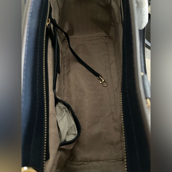 Michael Kors Selma Satchel Saffiano Leather Size LG in Navy - Picture 4 of 4